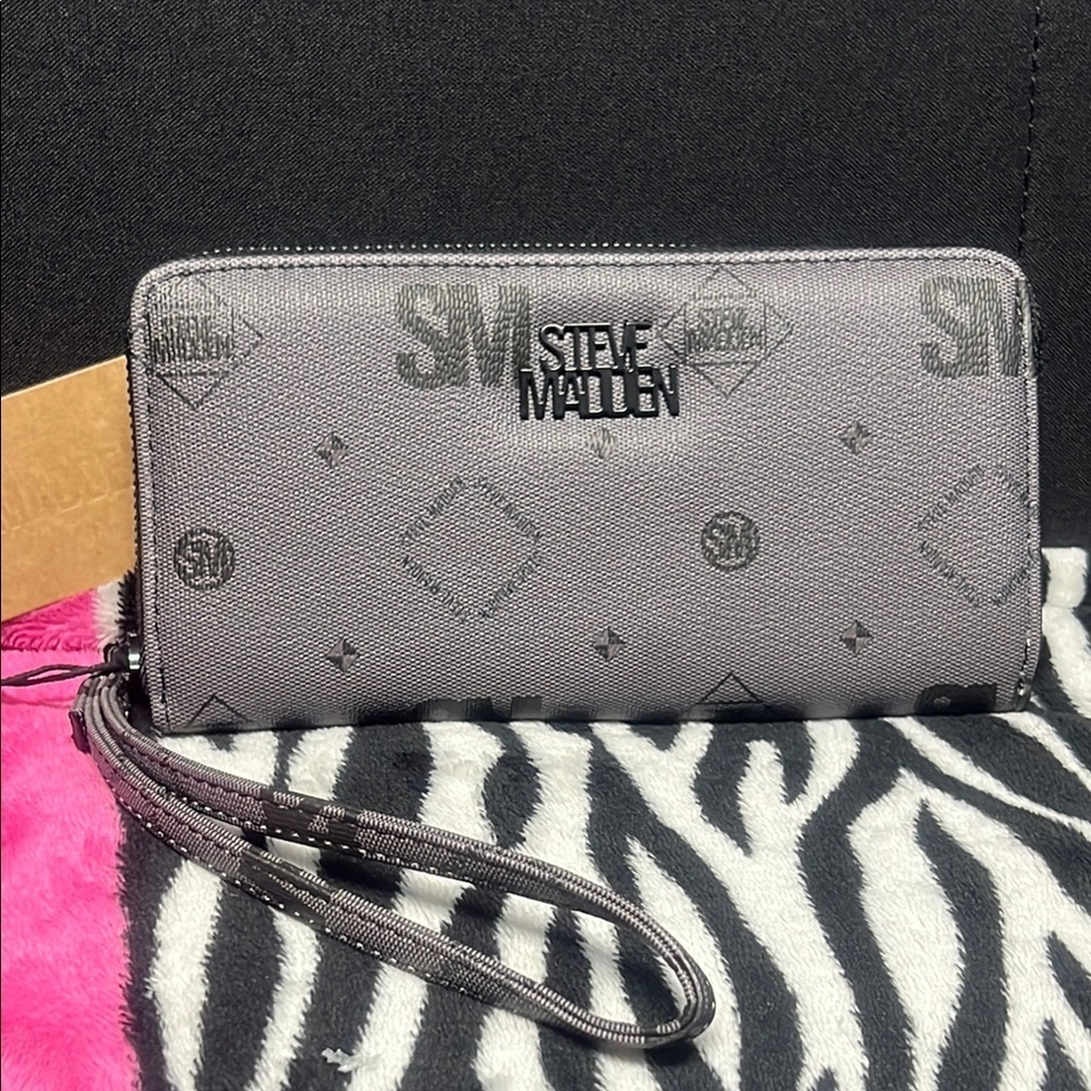Steve Madden Gray Wristlet Wallet